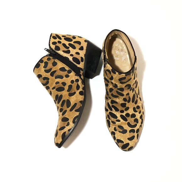 Expression Shoes - EXPRESSION Camellialeo Animal Print Booties Size 9